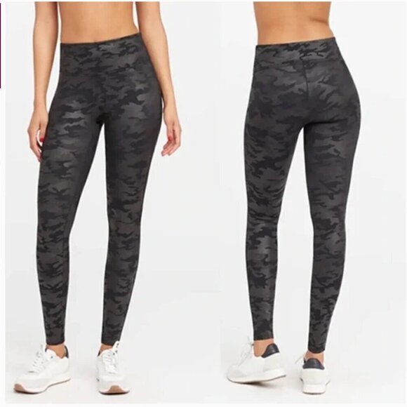 SPANX Faux Leather Camo Leggings Size Medium - Picture 1 of 5
